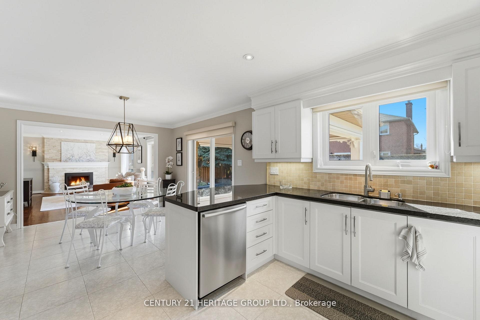 Photo 14 of 12 Lavinio Court, Vaughan, Maple — HOMEH