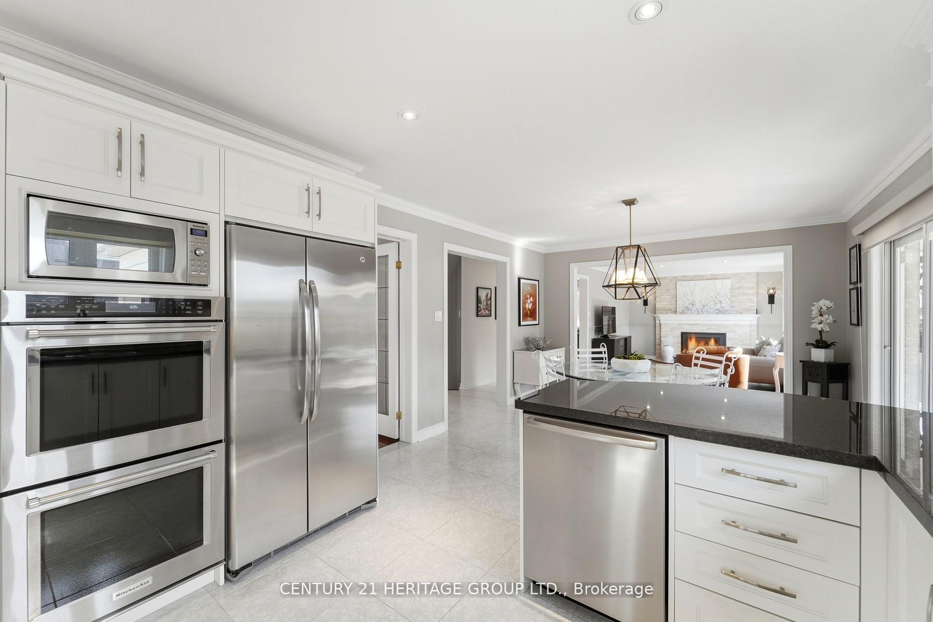 Photo 15 of 12 Lavinio Court, Vaughan, Maple — HOMEH