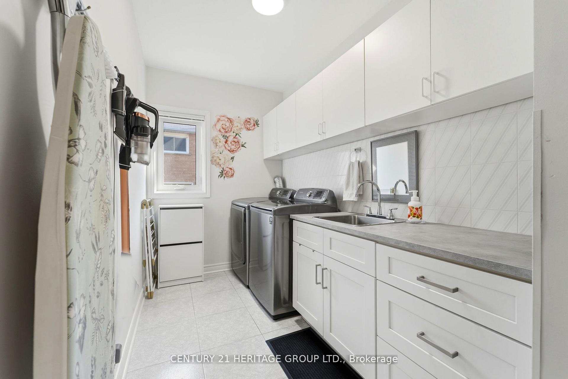 Photo 18 of 12 Lavinio Court, Vaughan, Maple — HOMEH
