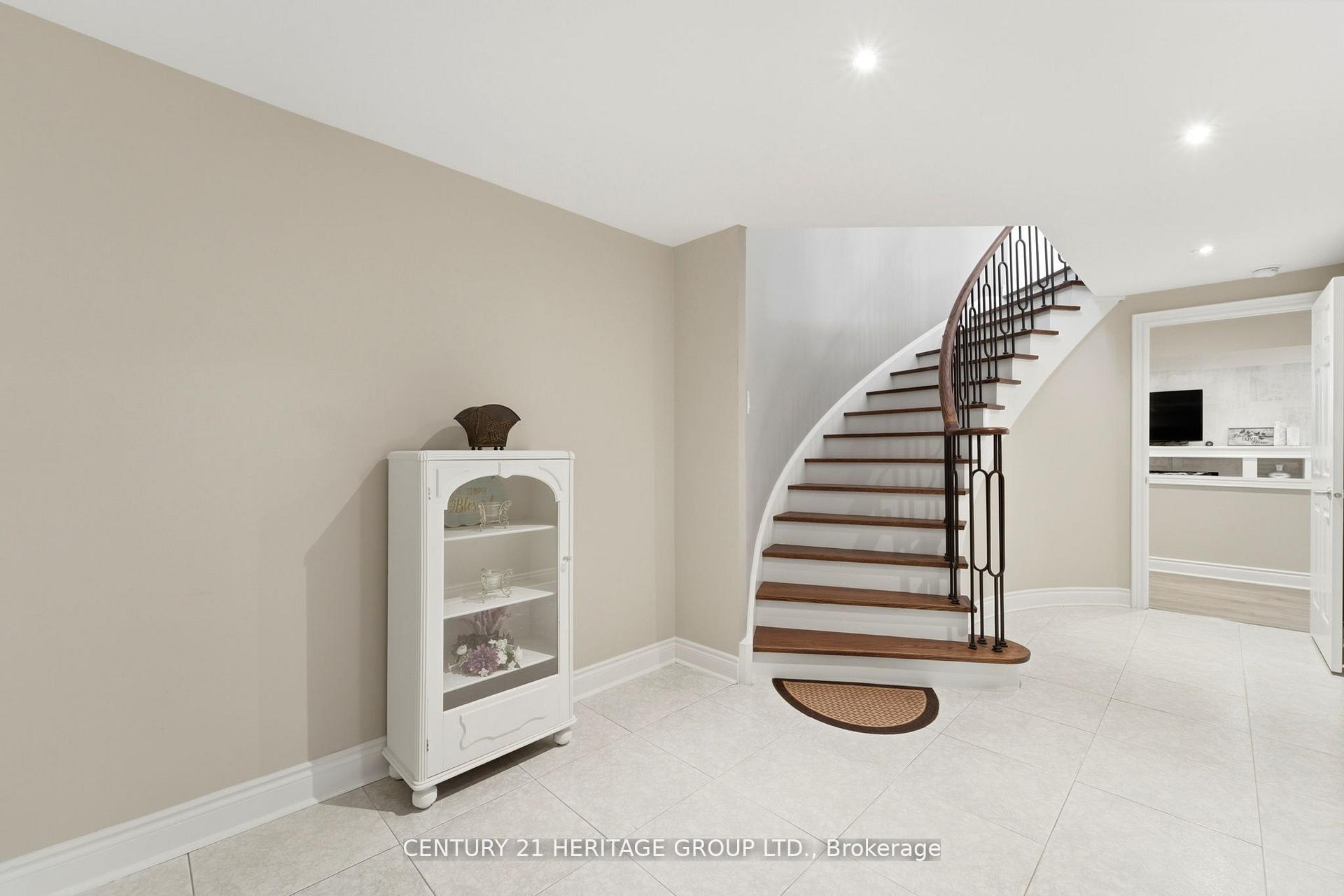 Photo 33 of 12 Lavinio Court, Vaughan, Maple — HOMEH