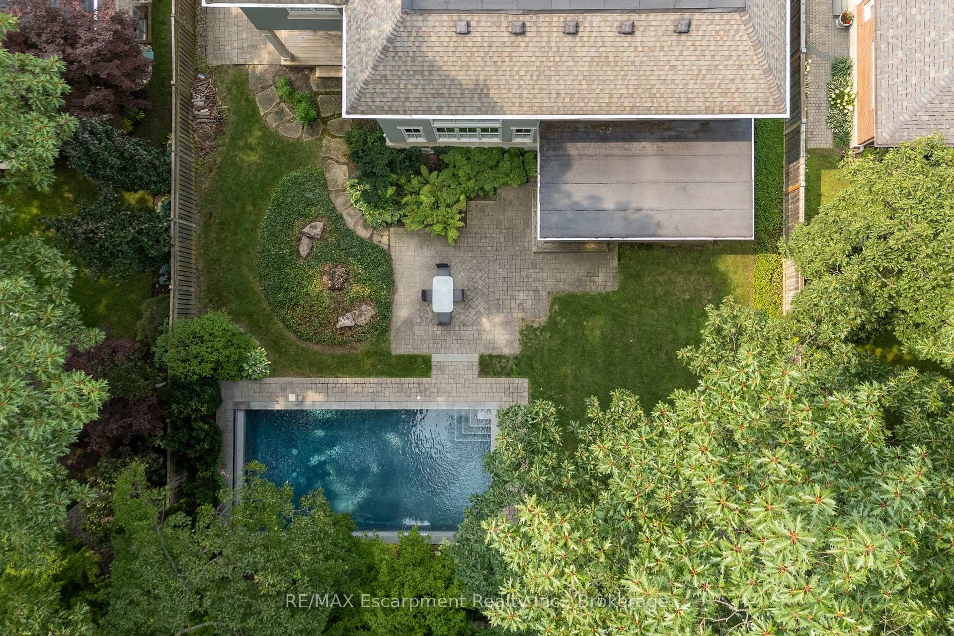 Photo 3 of 411 Wedgewood Drive, Oakville, Morrison — HOMEH