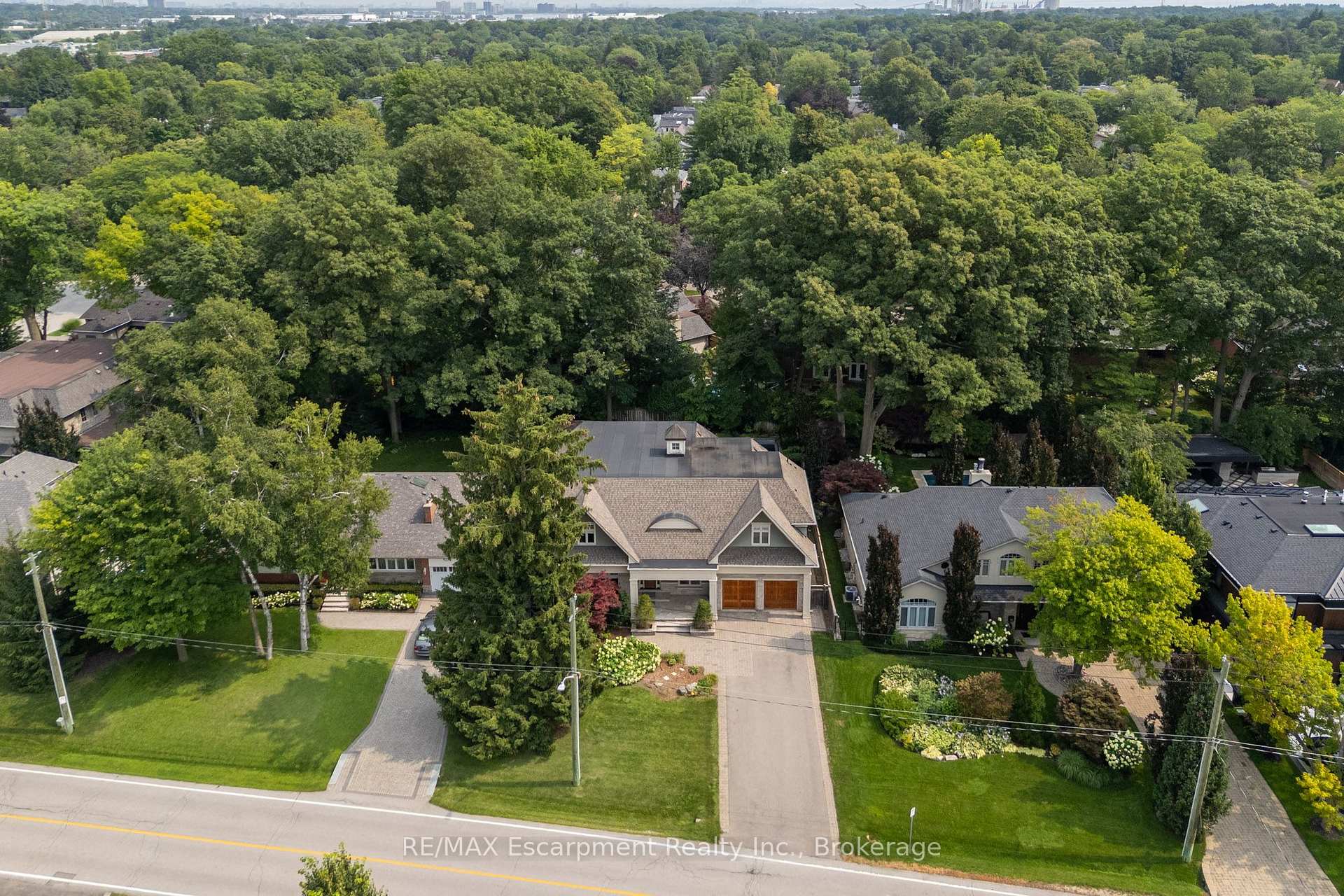 Photo 5 of 411 Wedgewood Drive, Oakville, Morrison — HOMEH