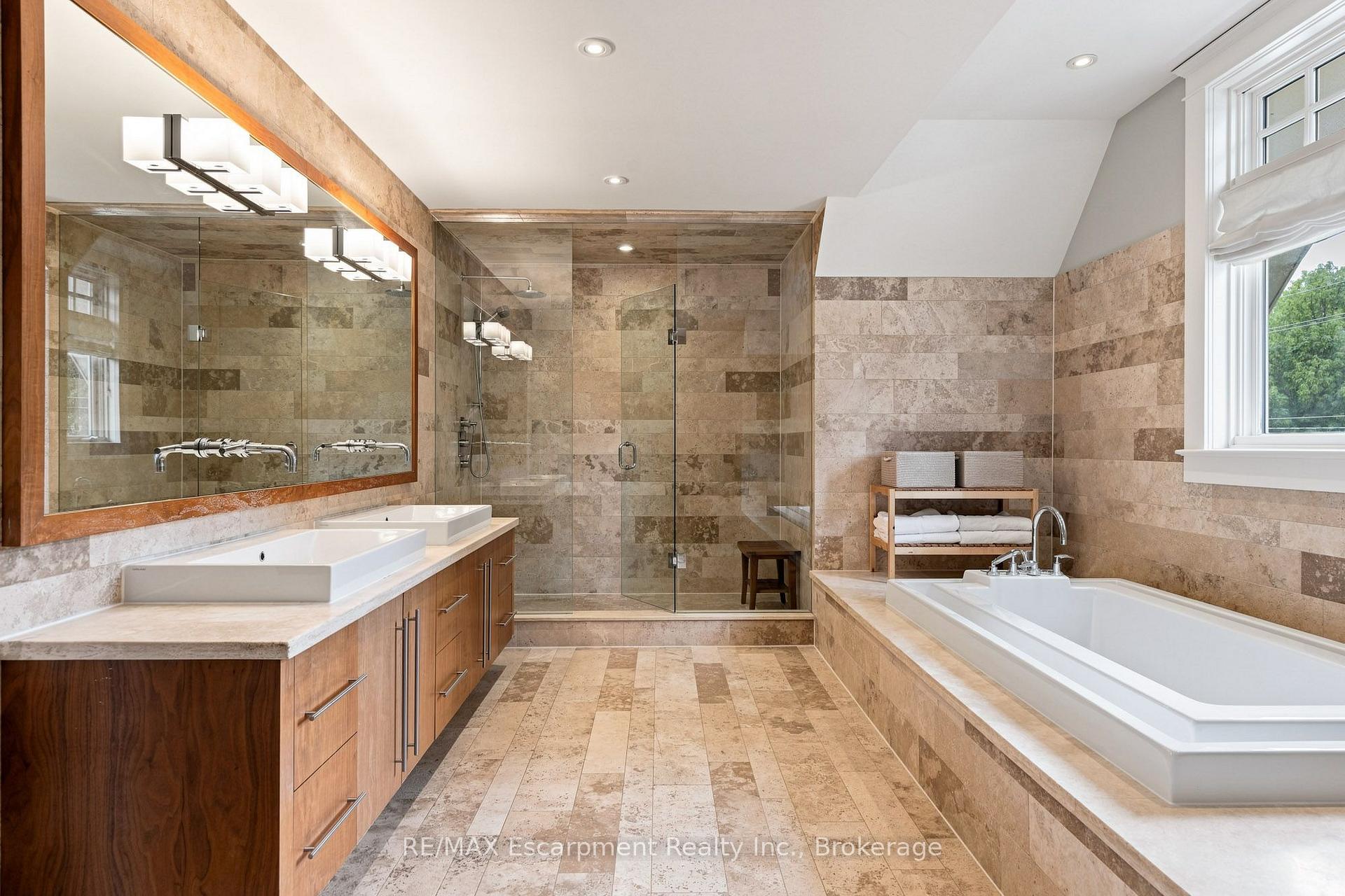 Photo 36 of 411 Wedgewood Drive, Oakville, Morrison — HOMEH