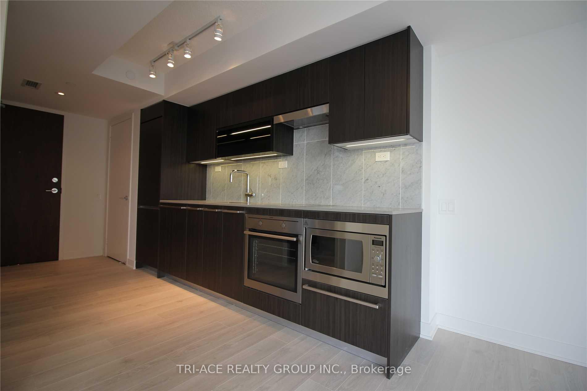 Photo 4 of Unit 803, 80 Queens Wharf Road, Toronto, Waterfront Communities — HOMEH