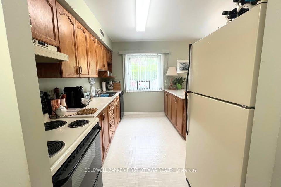 Photo 3 of Unit 2, 2 Rideau Street, Westport, Westport — HOMEH