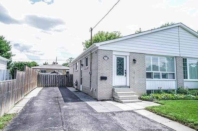 Photo 2 of 271 McConvey Drive, Richmond Hill, Crosby — HOMEH