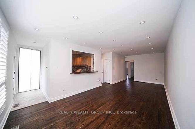Photo 3 of 271 McConvey Drive, Richmond Hill, Crosby — HOMEH