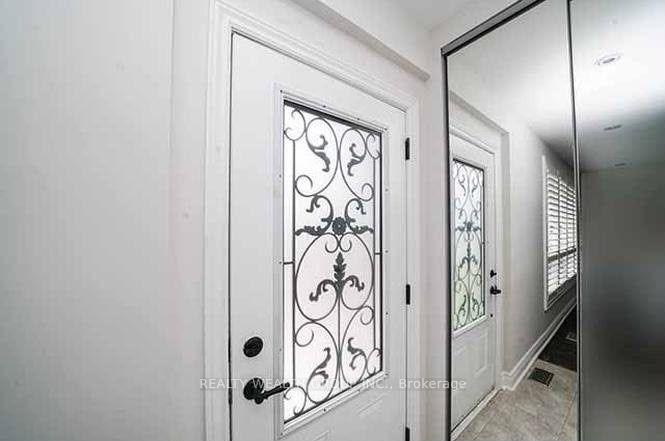 Photo 5 of 271 McConvey Drive, Richmond Hill, Crosby — HOMEH