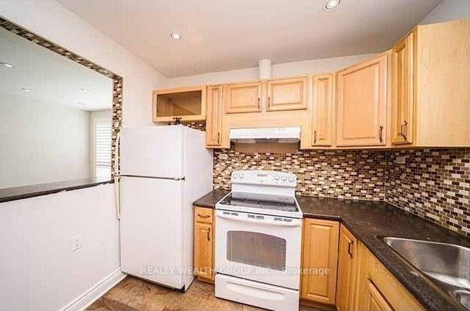 Photo 6 of 271 McConvey Drive, Richmond Hill, Crosby — HOMEH