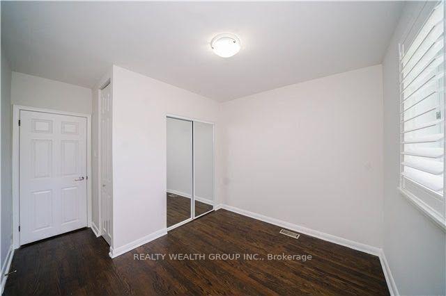 Photo 9 of 271 McConvey Drive, Richmond Hill, Crosby — HOMEH