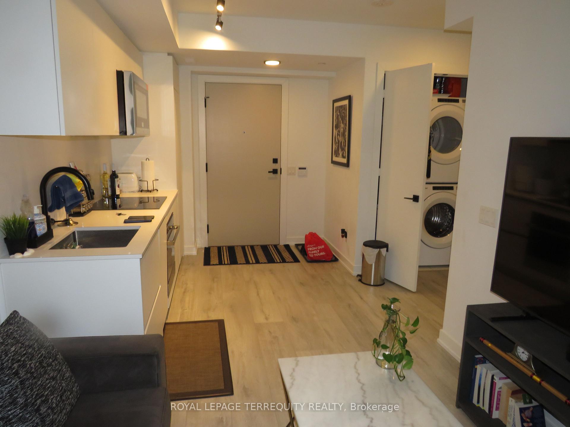Front of Unit 805, 327 King Street W