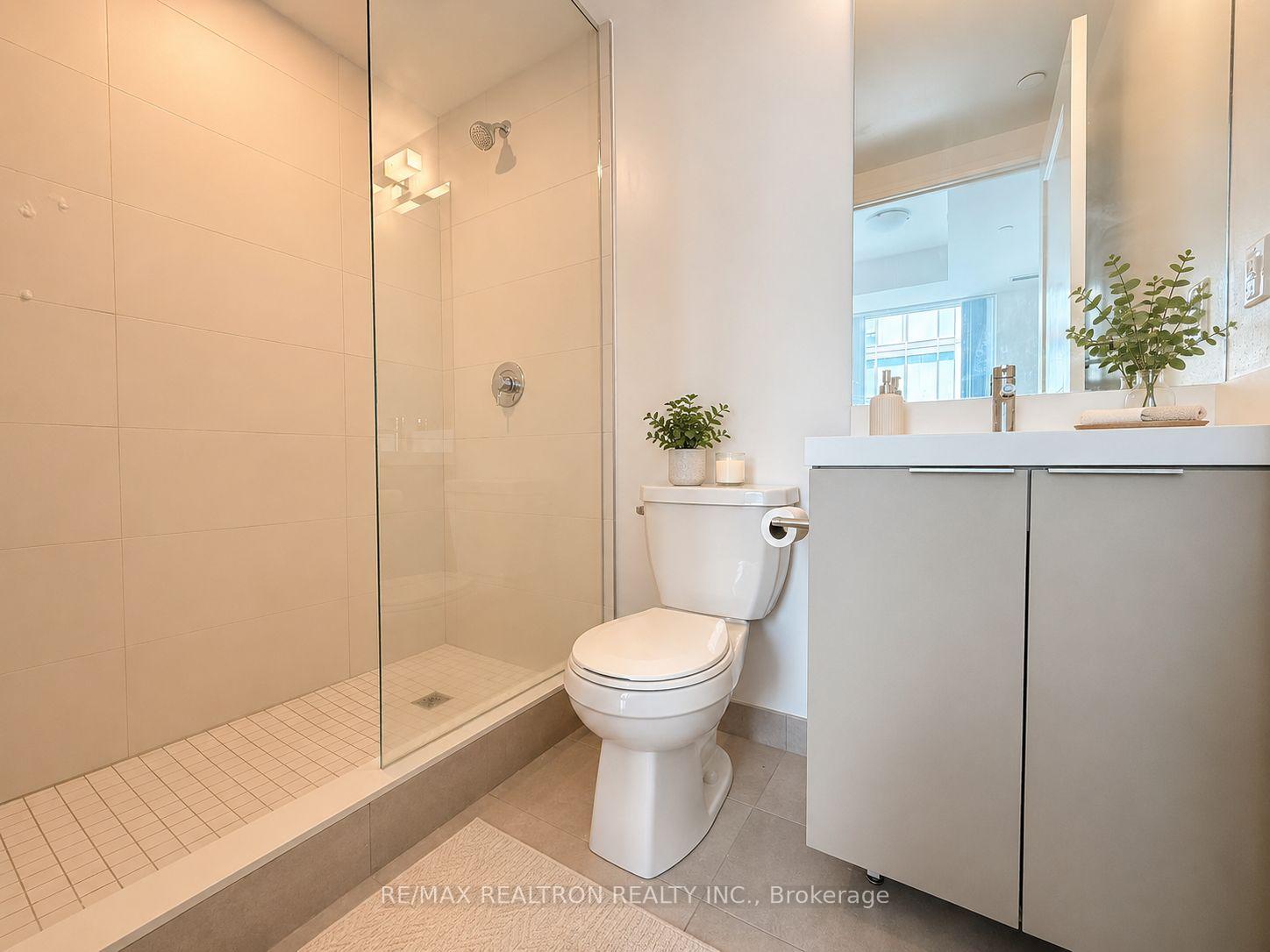 Photo 12 of Unit 4303, 8 Widmer Street, Toronto, Waterfront Communities — HOMEH