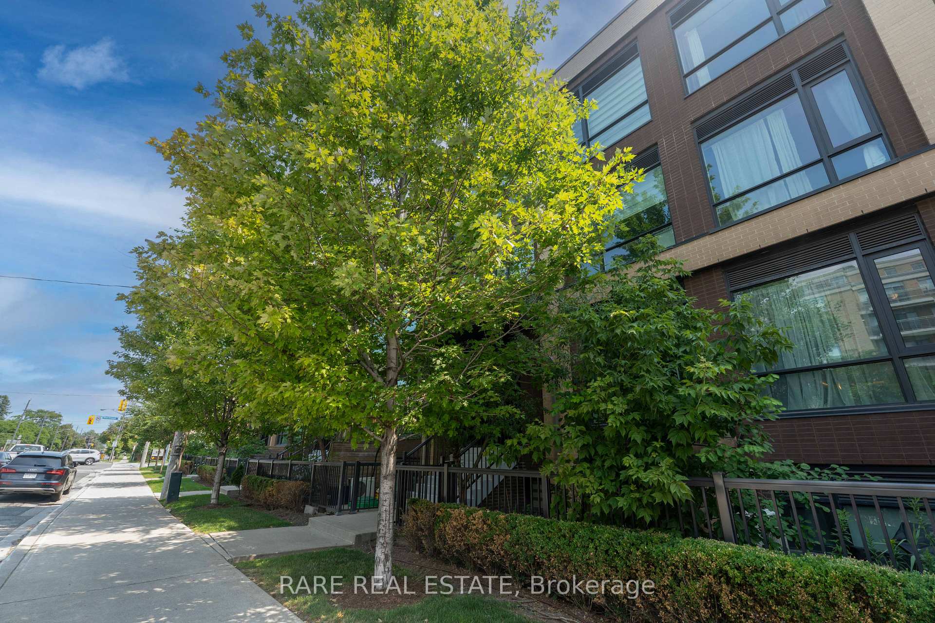 Front of Unit 208, 639 Lawrence Avenue W