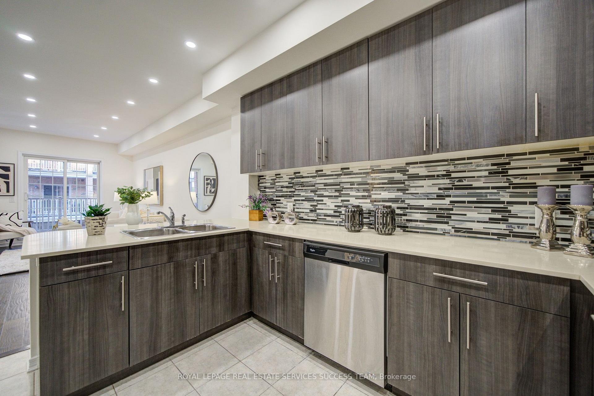 Photo 4 of 45 Ormerod Lane, Richmond Hill, Devonsleigh — HOMEH