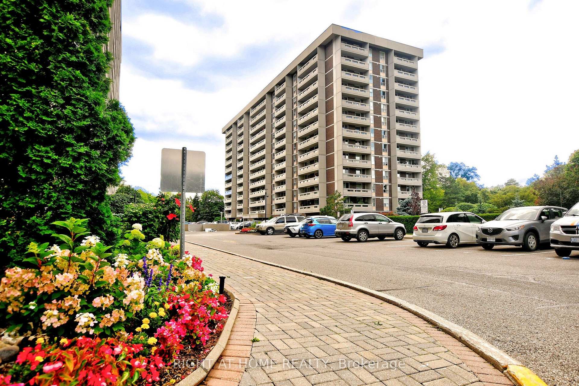Photo 1 of Unit 806, 60 Inverlochy Boulevard, Markham, Royal Orchard — HOMEH