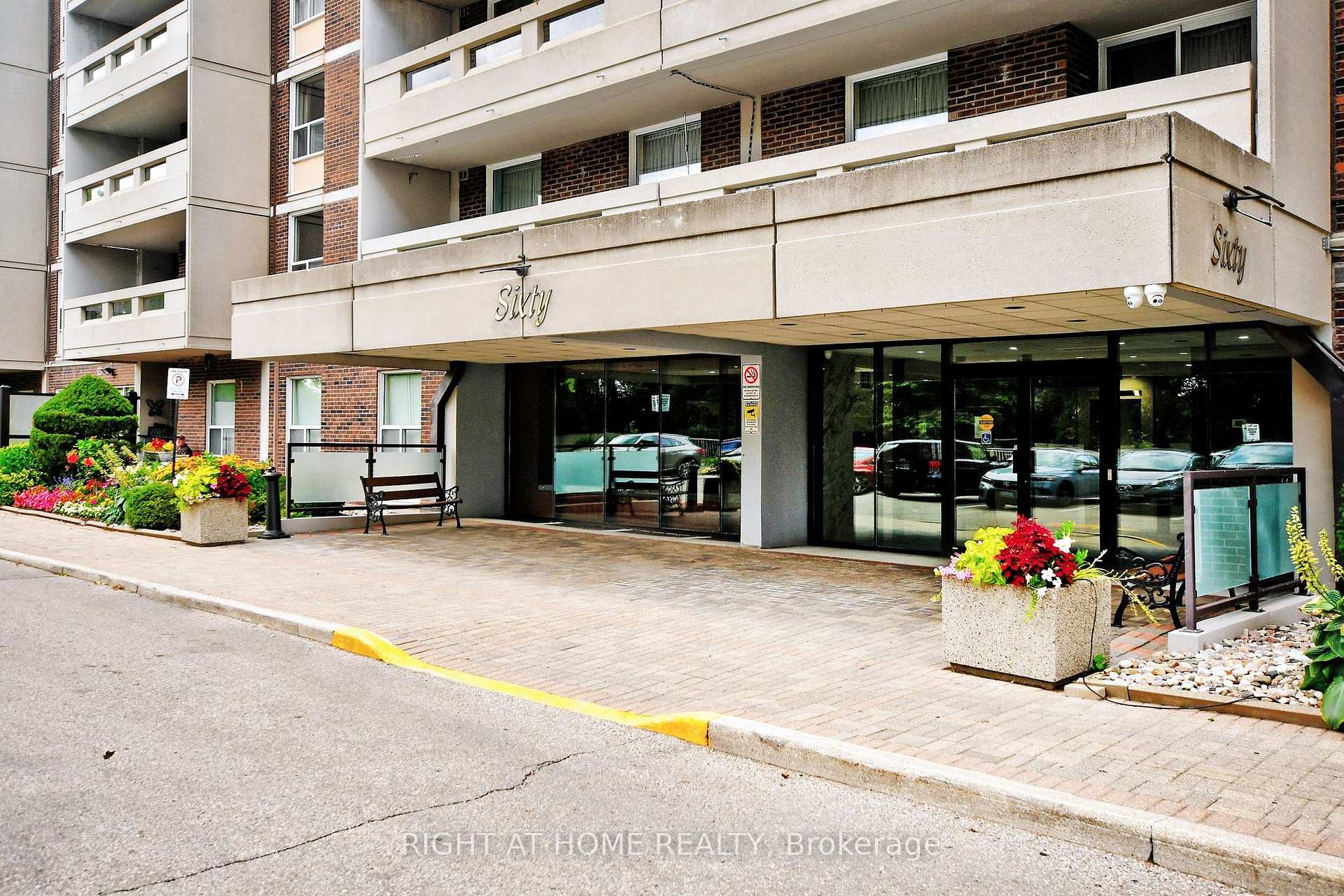 Photo 4 of Unit 806, 60 Inverlochy Boulevard, Markham, Royal Orchard — HOMEH