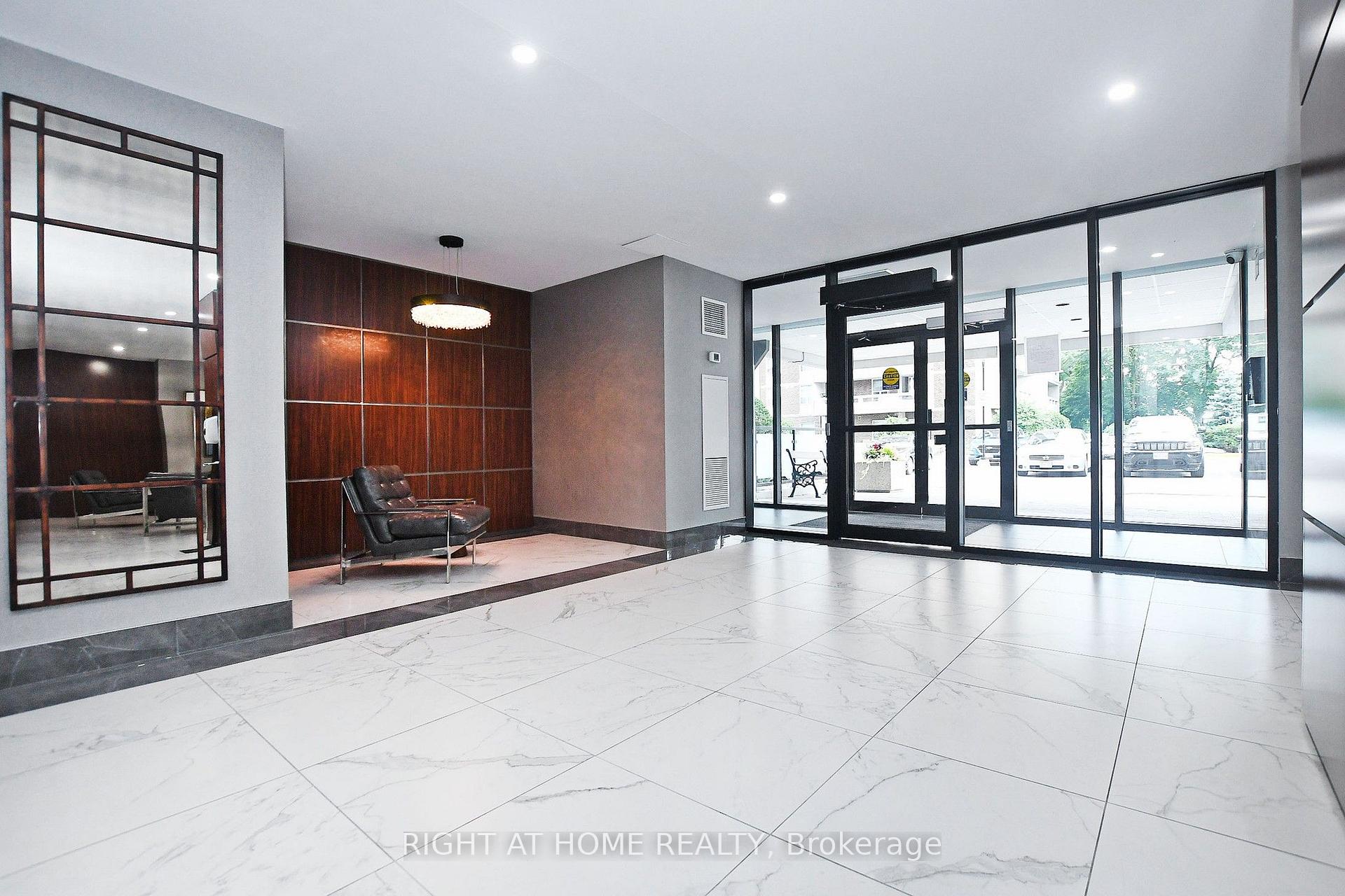 Photo 5 of Unit 806, 60 Inverlochy Boulevard, Markham, Royal Orchard — HOMEH