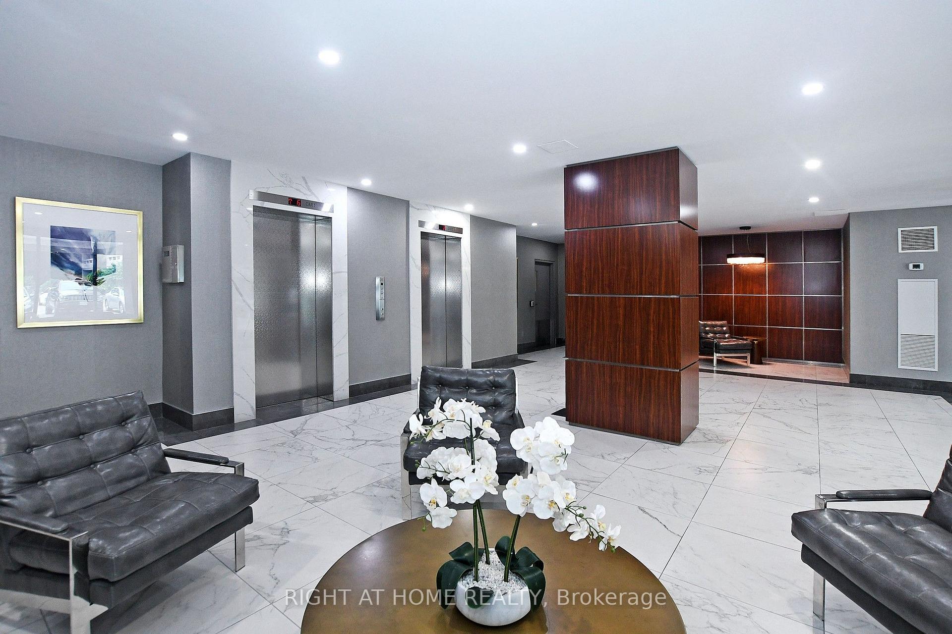 Photo 7 of Unit 806, 60 Inverlochy Boulevard, Markham, Royal Orchard — HOMEH