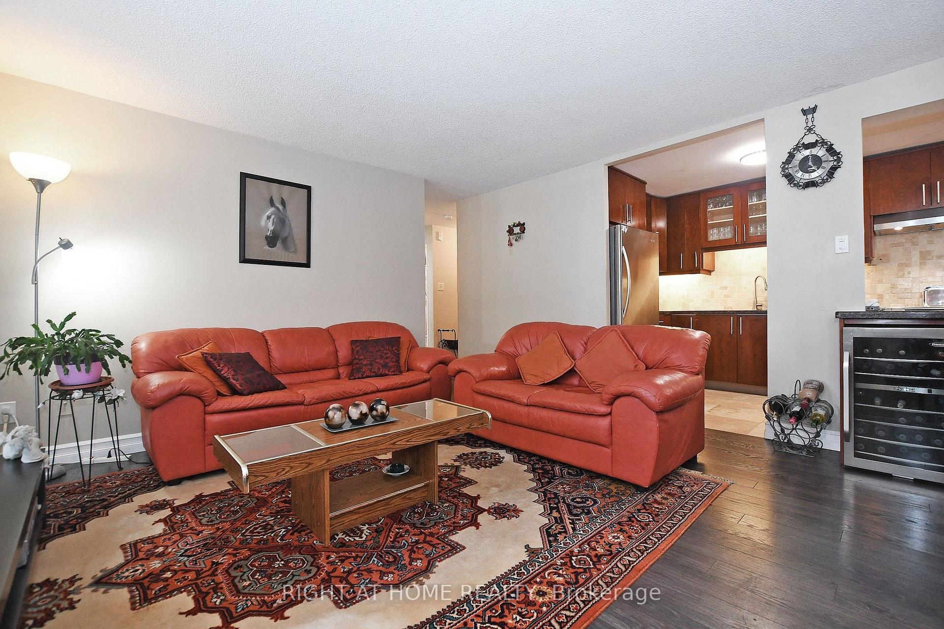 Photo 10 of Unit 806, 60 Inverlochy Boulevard, Markham, Royal Orchard — HOMEH