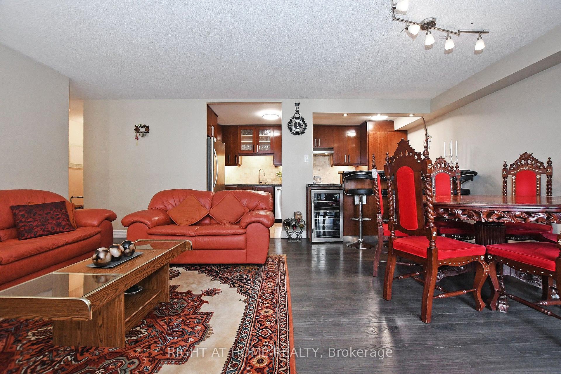 Photo 11 of Unit 806, 60 Inverlochy Boulevard, Markham, Royal Orchard — HOMEH