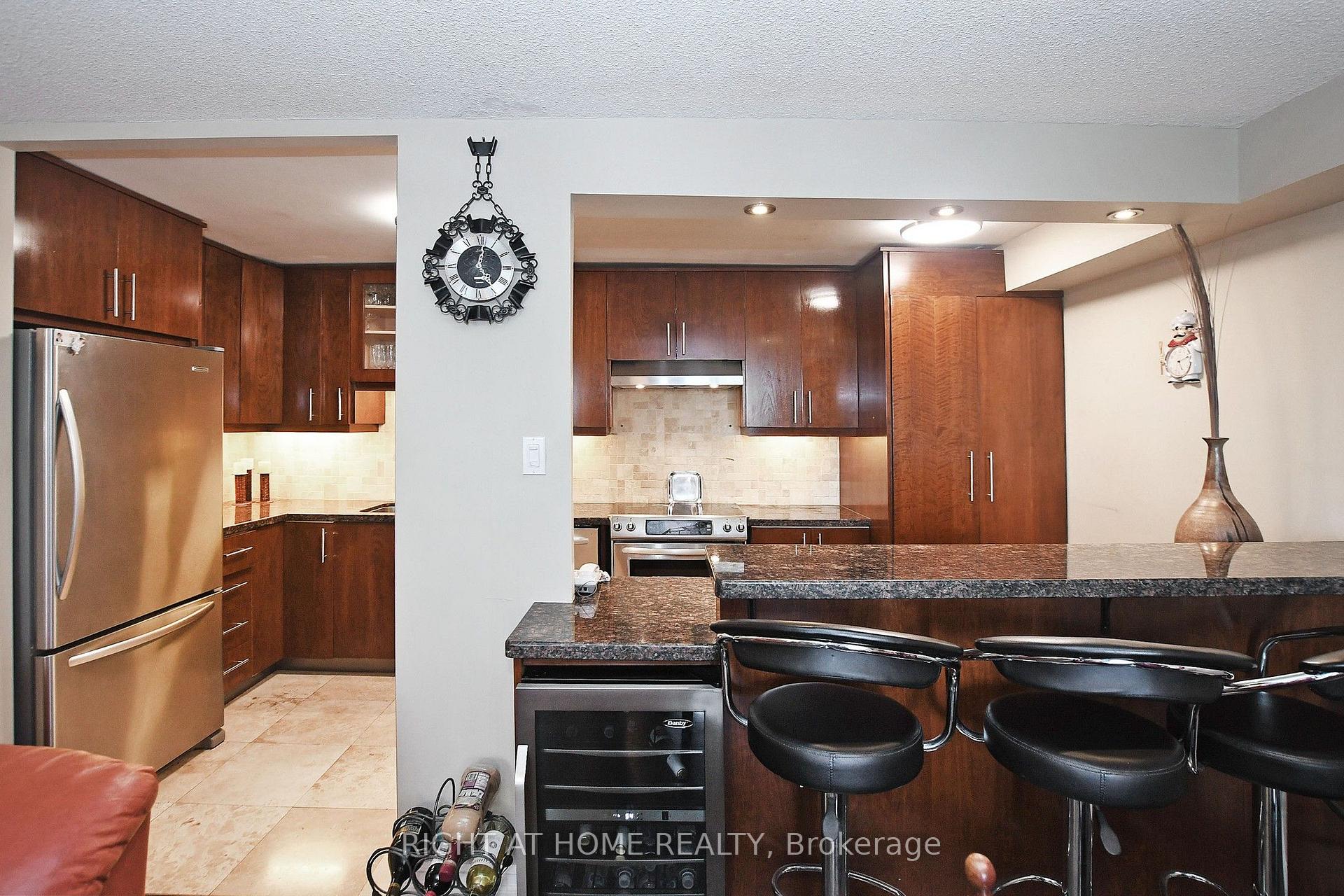 Photo 13 of Unit 806, 60 Inverlochy Boulevard, Markham, Royal Orchard — HOMEH