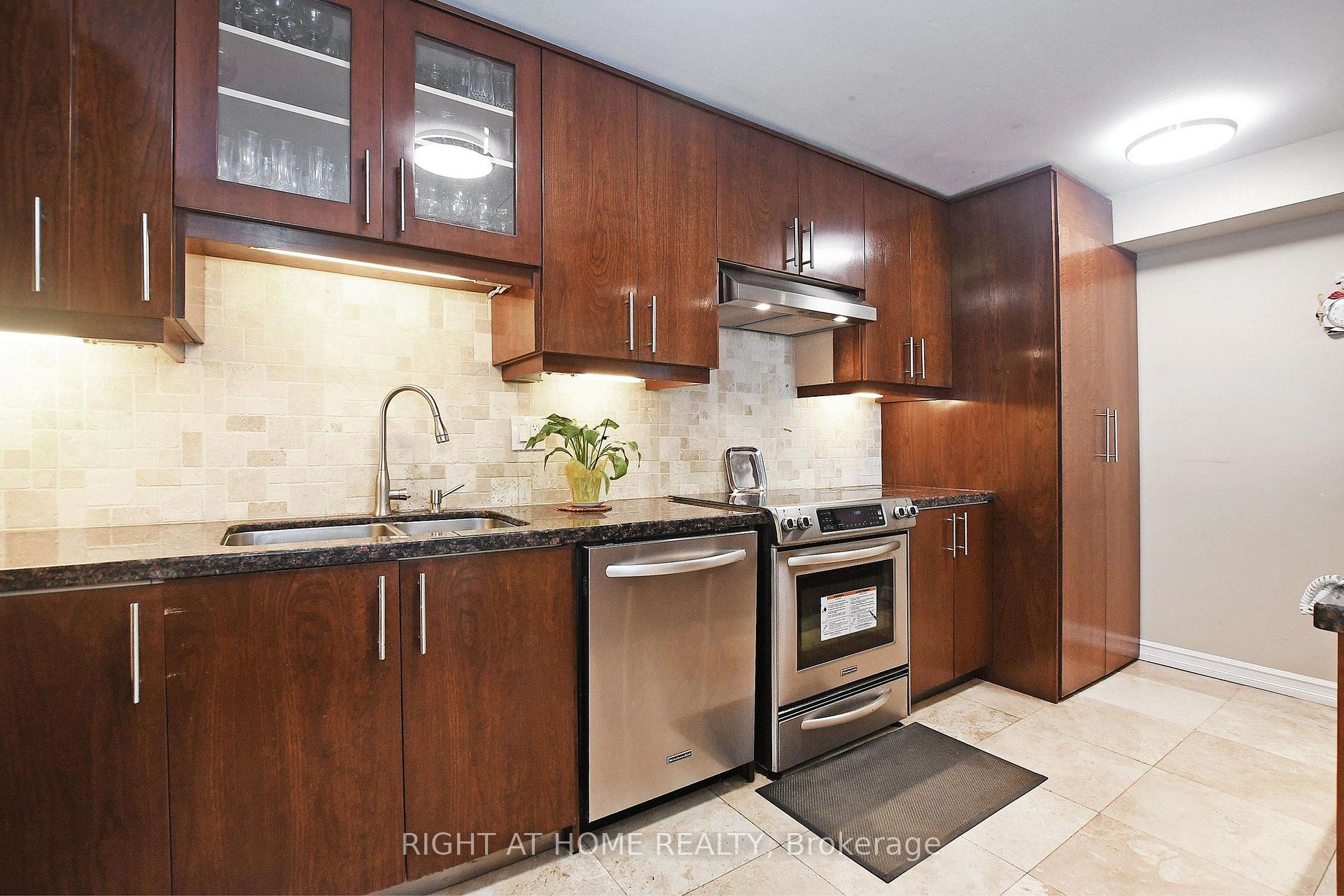 Photo 14 of Unit 806, 60 Inverlochy Boulevard, Markham, Royal Orchard — HOMEH
