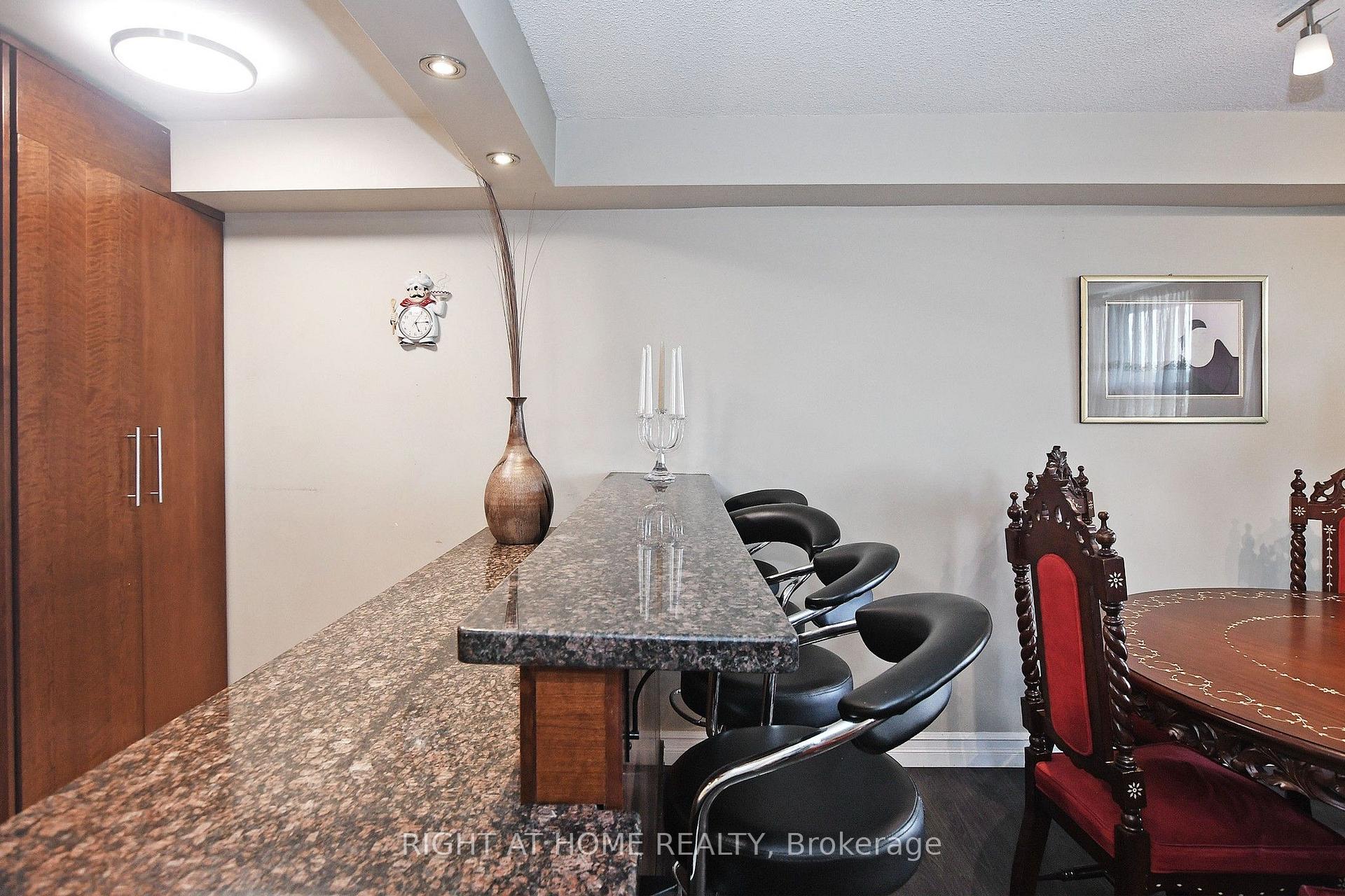 Photo 16 of Unit 806, 60 Inverlochy Boulevard, Markham, Royal Orchard — HOMEH