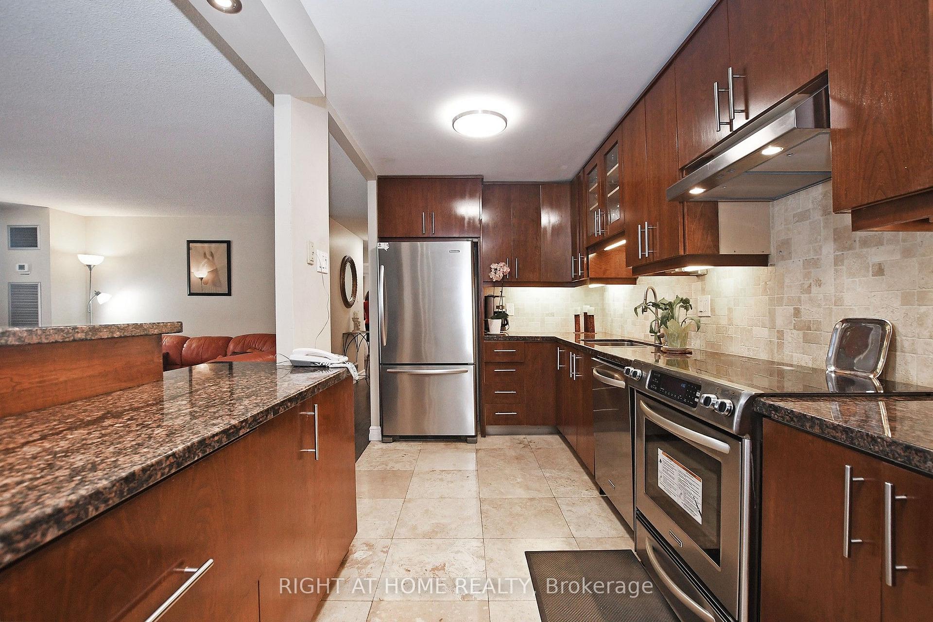 Photo 18 of Unit 806, 60 Inverlochy Boulevard, Markham, Royal Orchard — HOMEH