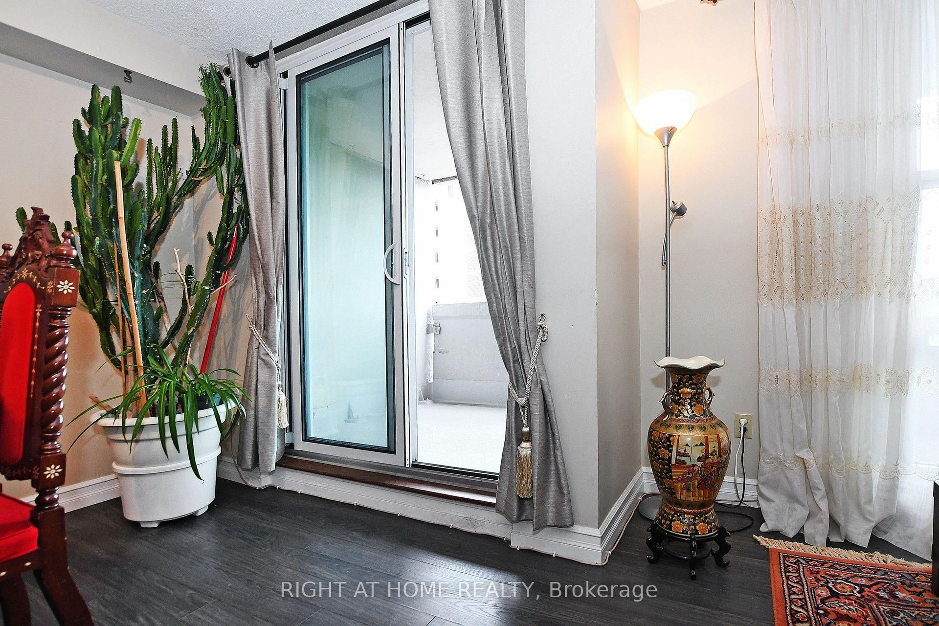 Photo 21 of Unit 806, 60 Inverlochy Boulevard, Markham, Royal Orchard — HOMEH