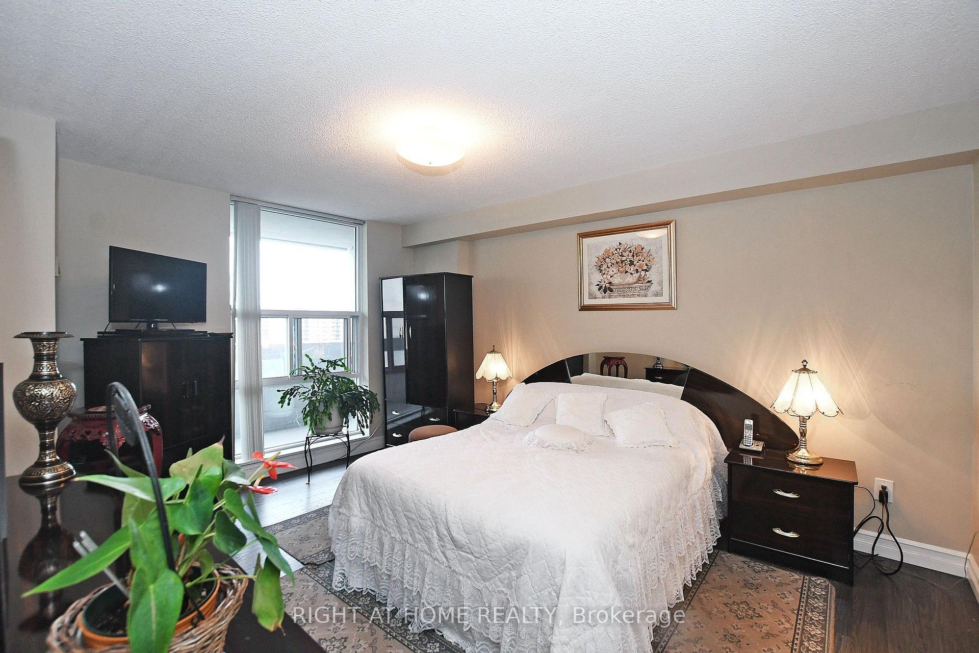 Photo 24 of Unit 806, 60 Inverlochy Boulevard, Markham, Royal Orchard — HOMEH