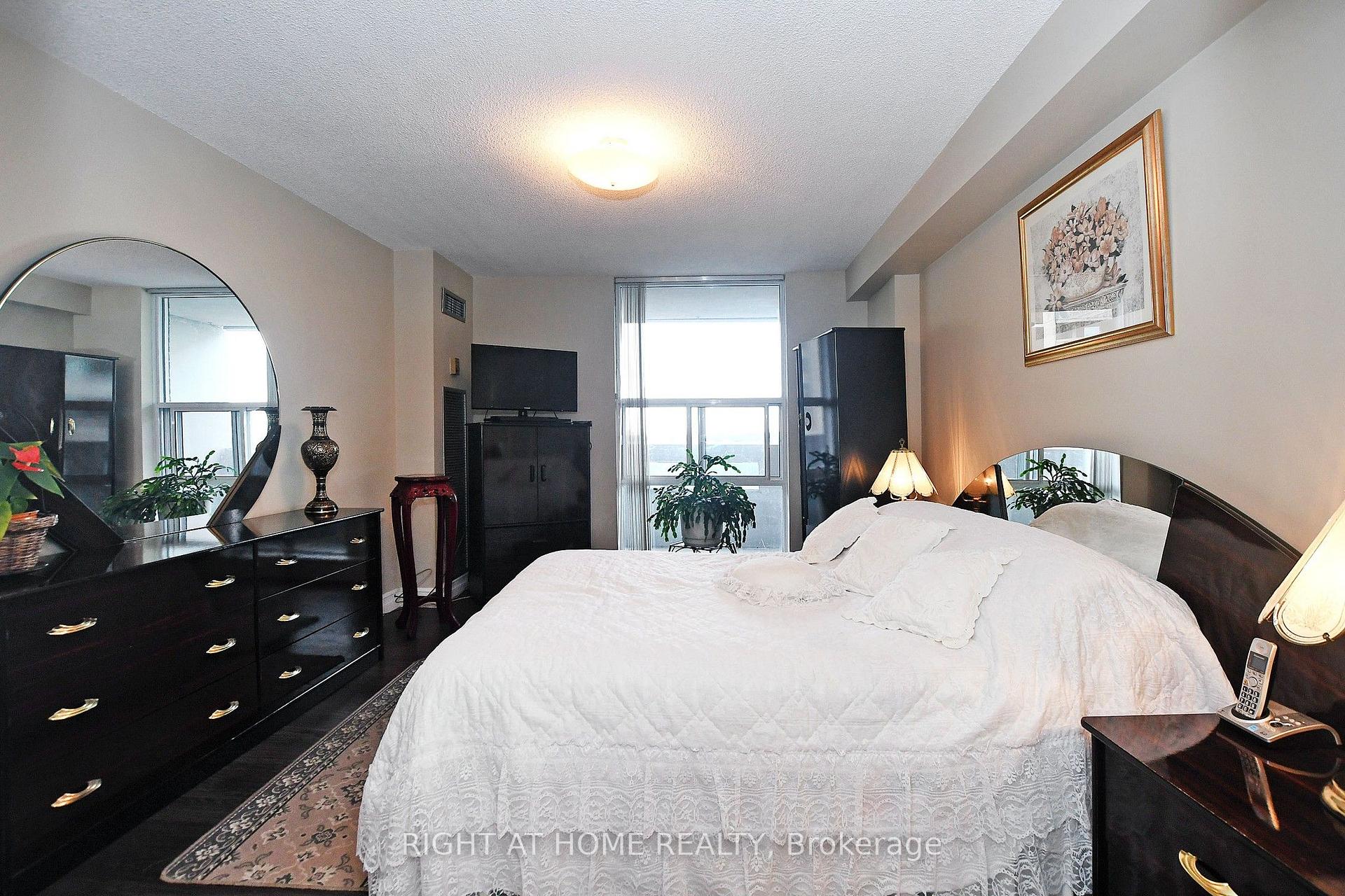 Photo 25 of Unit 806, 60 Inverlochy Boulevard, Markham, Royal Orchard — HOMEH