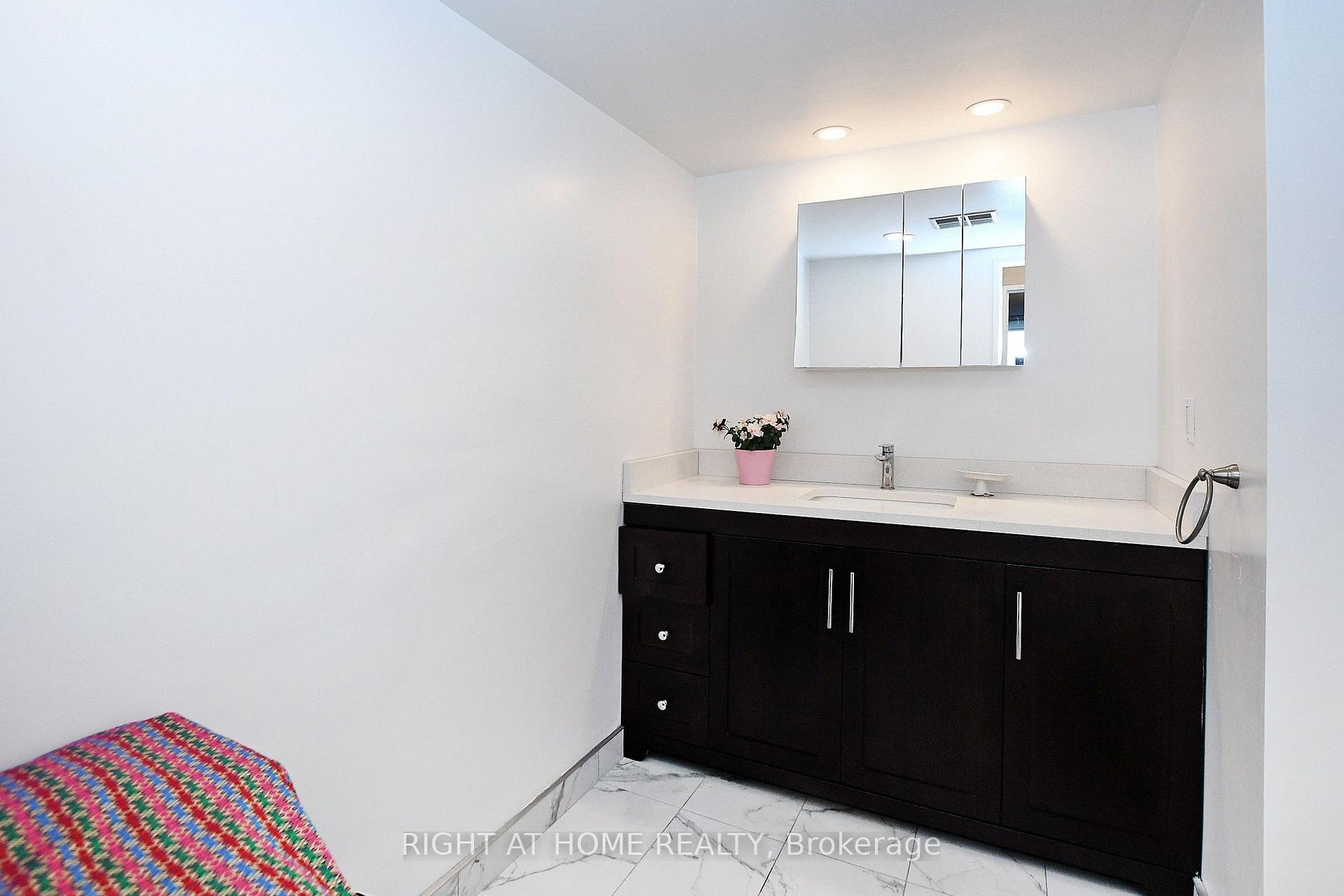 Photo 30 of Unit 806, 60 Inverlochy Boulevard, Markham, Royal Orchard — HOMEH