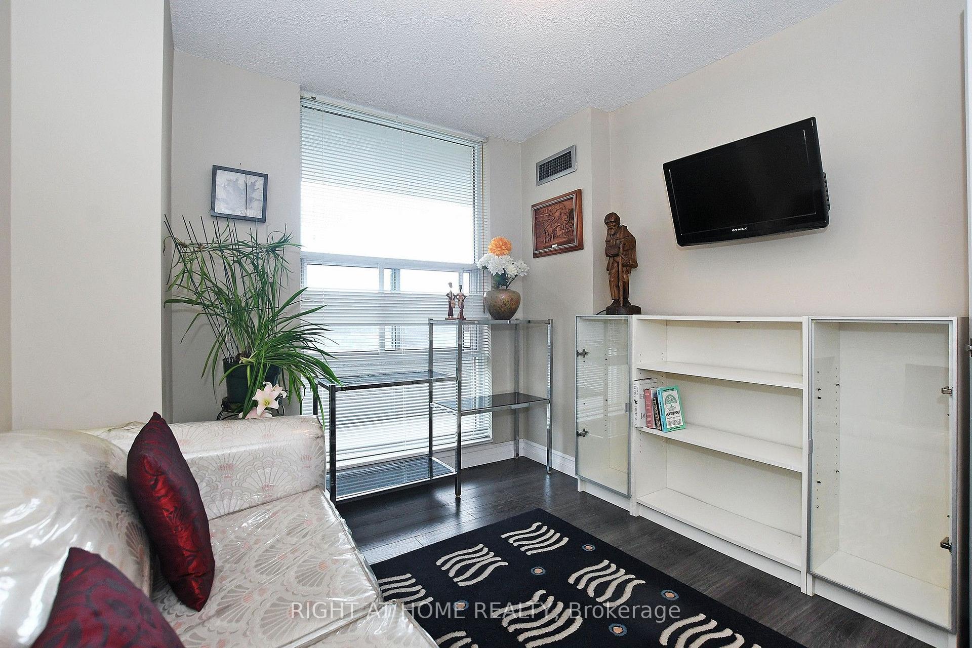 Photo 32 of Unit 806, 60 Inverlochy Boulevard, Markham, Royal Orchard — HOMEH