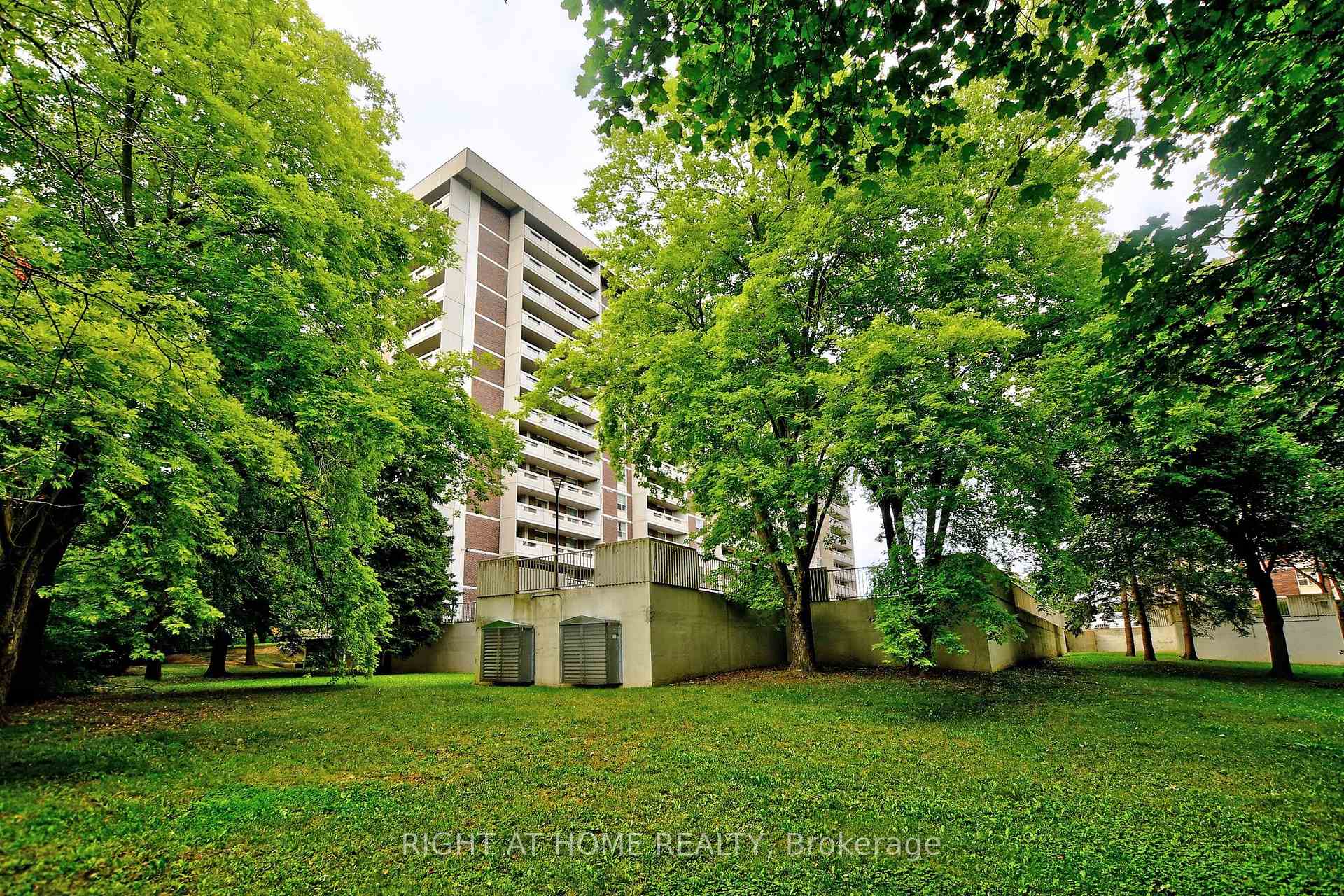 Photo 35 of Unit 806, 60 Inverlochy Boulevard, Markham, Royal Orchard — HOMEH