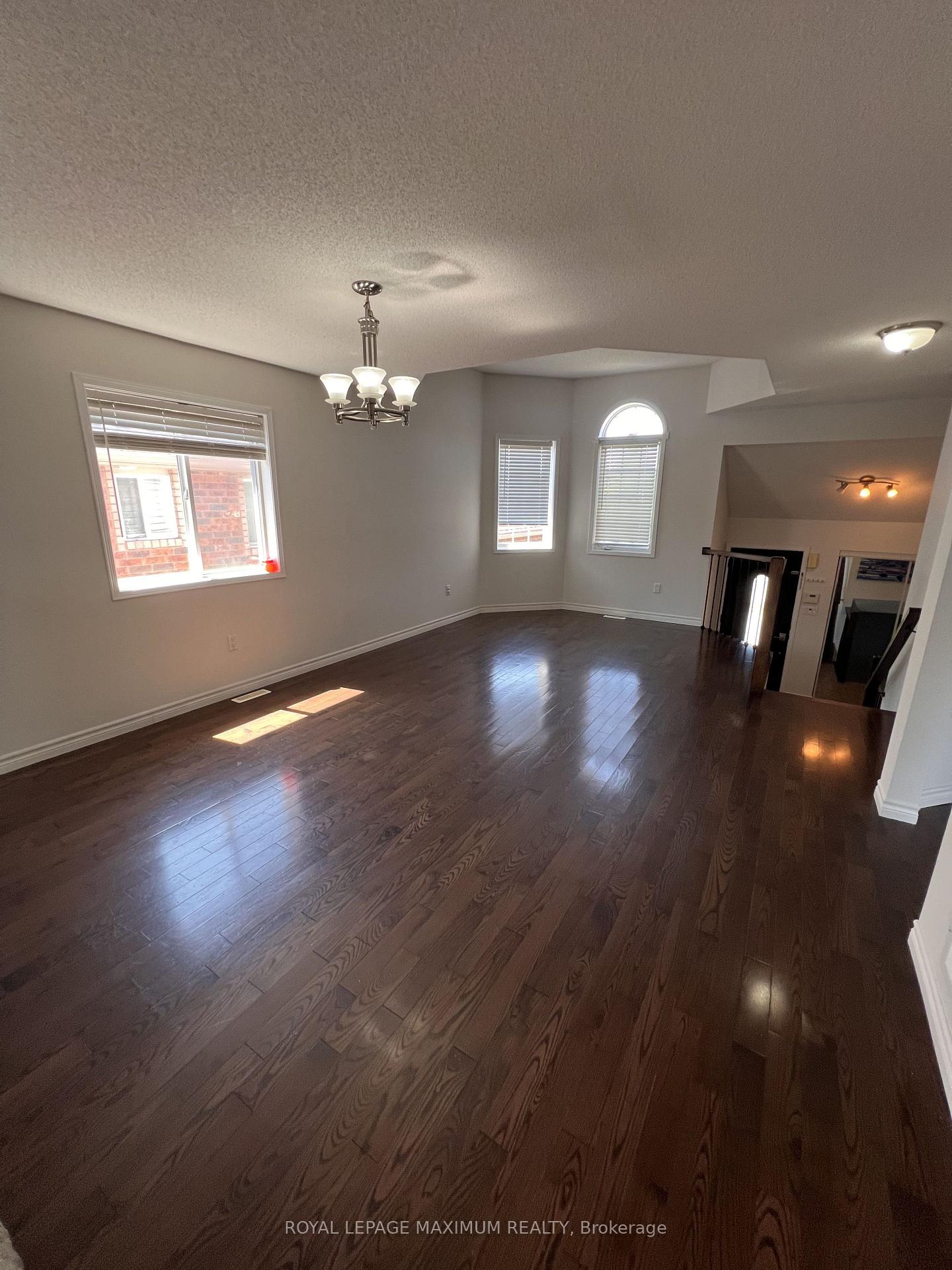 Photo 5 of Unit Main, 82 Ambler Bay, Barrie, Georgian Drive — HOMEH