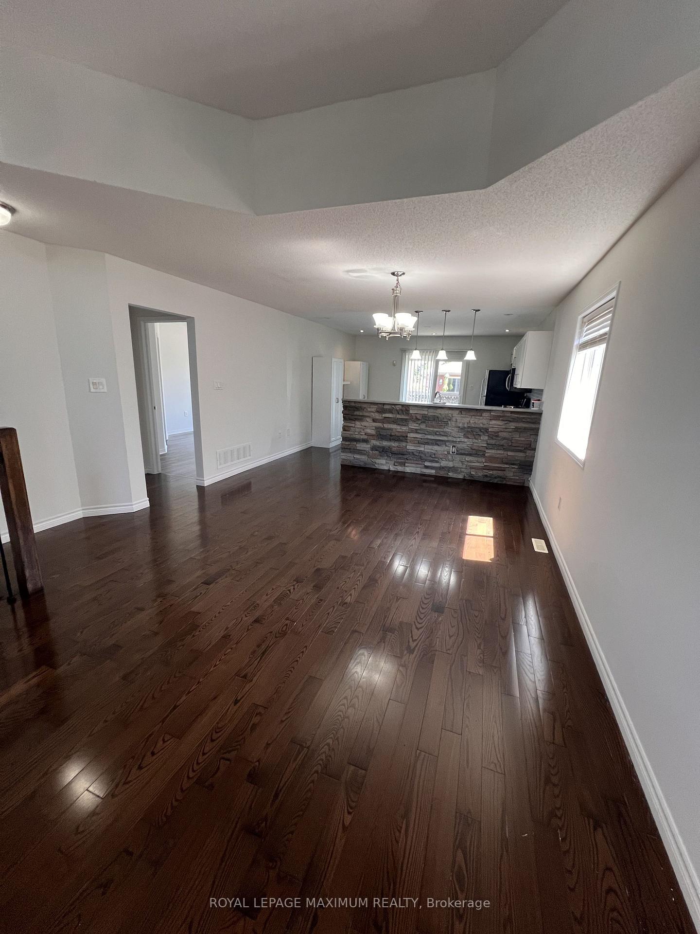 Photo 6 of Unit Main, 82 Ambler Bay, Barrie, Georgian Drive — HOMEH