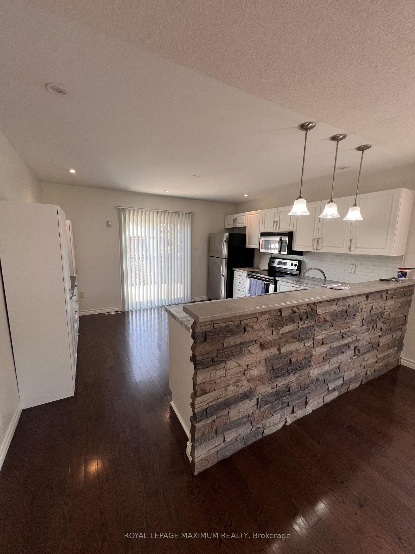 Photo 7 of Unit Main, 82 Ambler Bay, Barrie, Georgian Drive — HOMEH