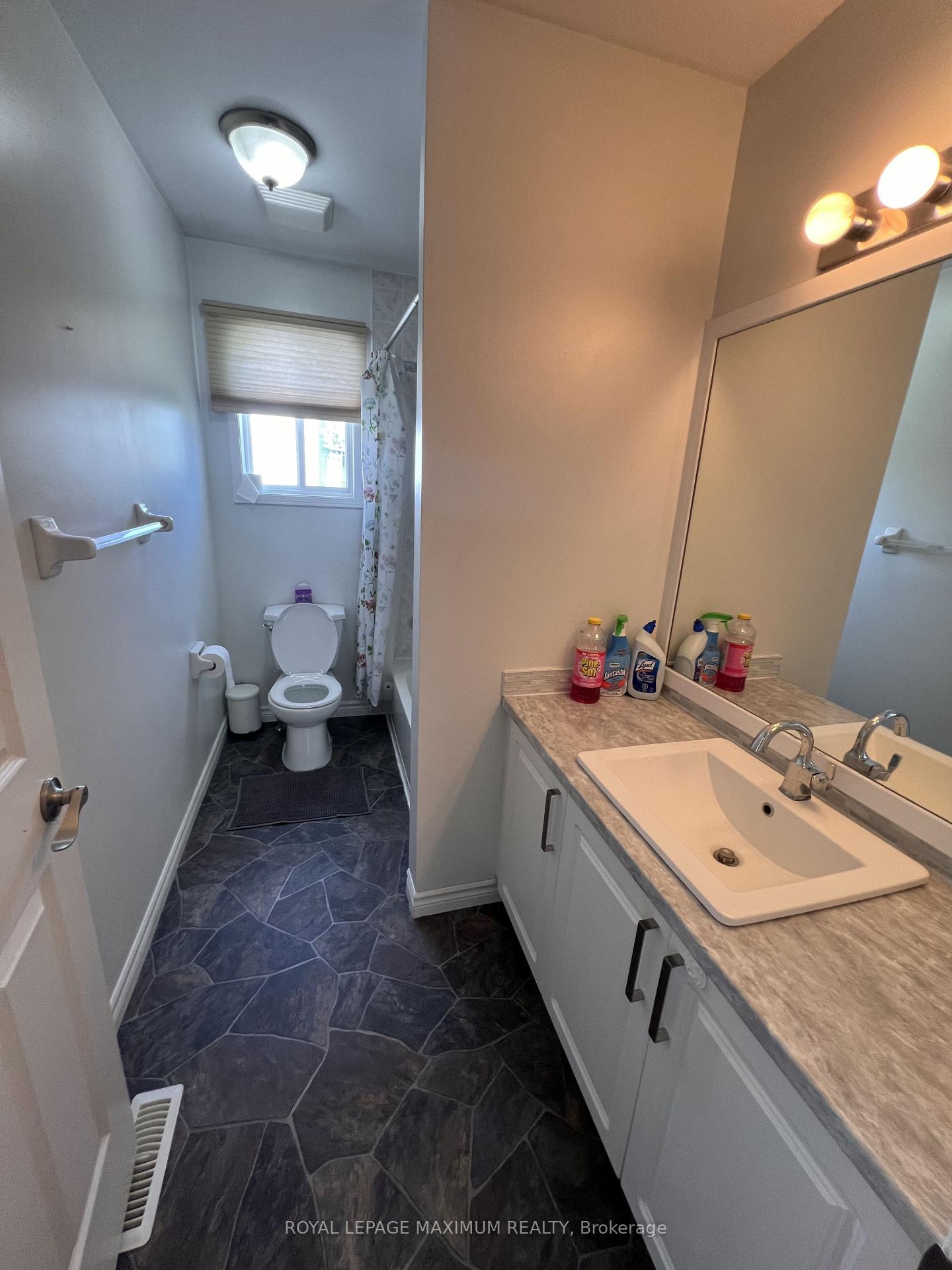 Photo 17 of Unit Main, 82 Ambler Bay, Barrie, Georgian Drive — HOMEH