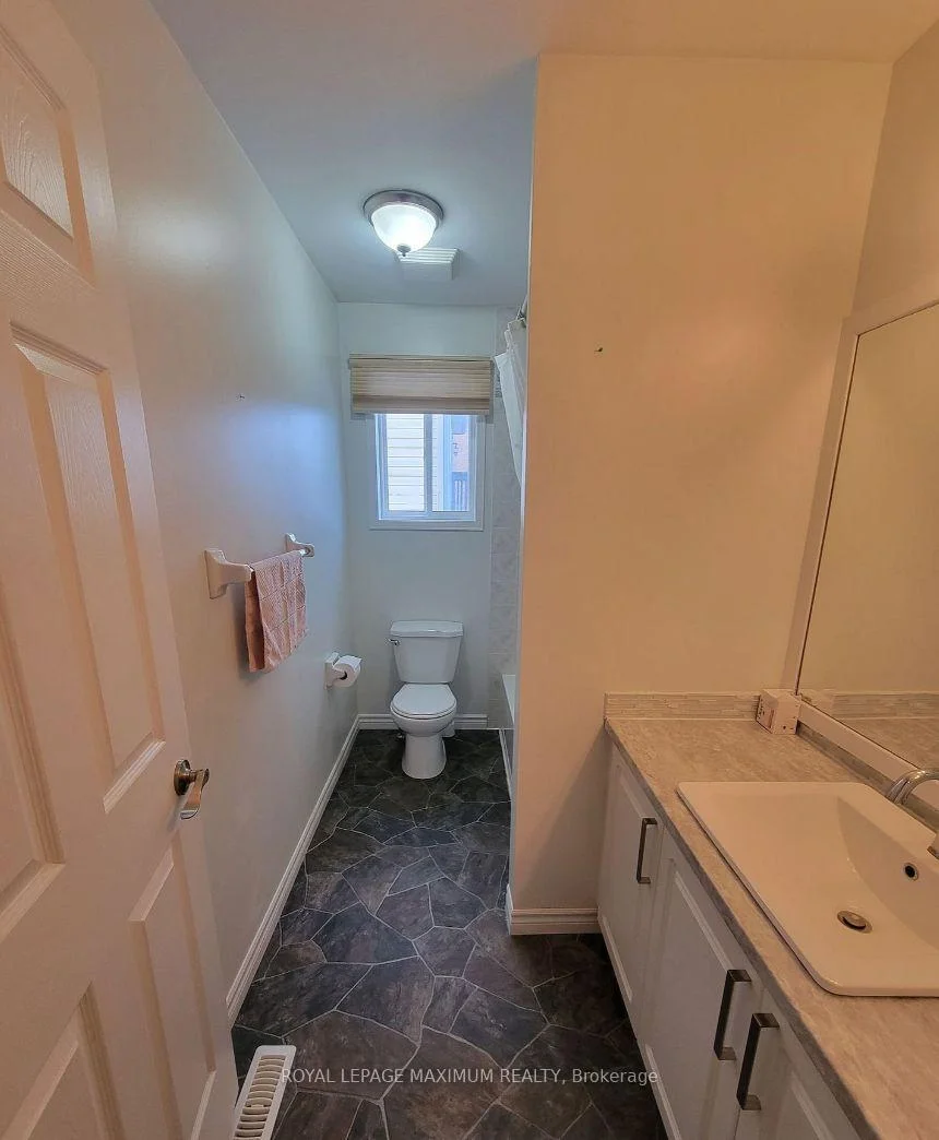 Photo 31 of Unit Main, 82 Ambler Bay, Barrie, Georgian Drive — HOMEH