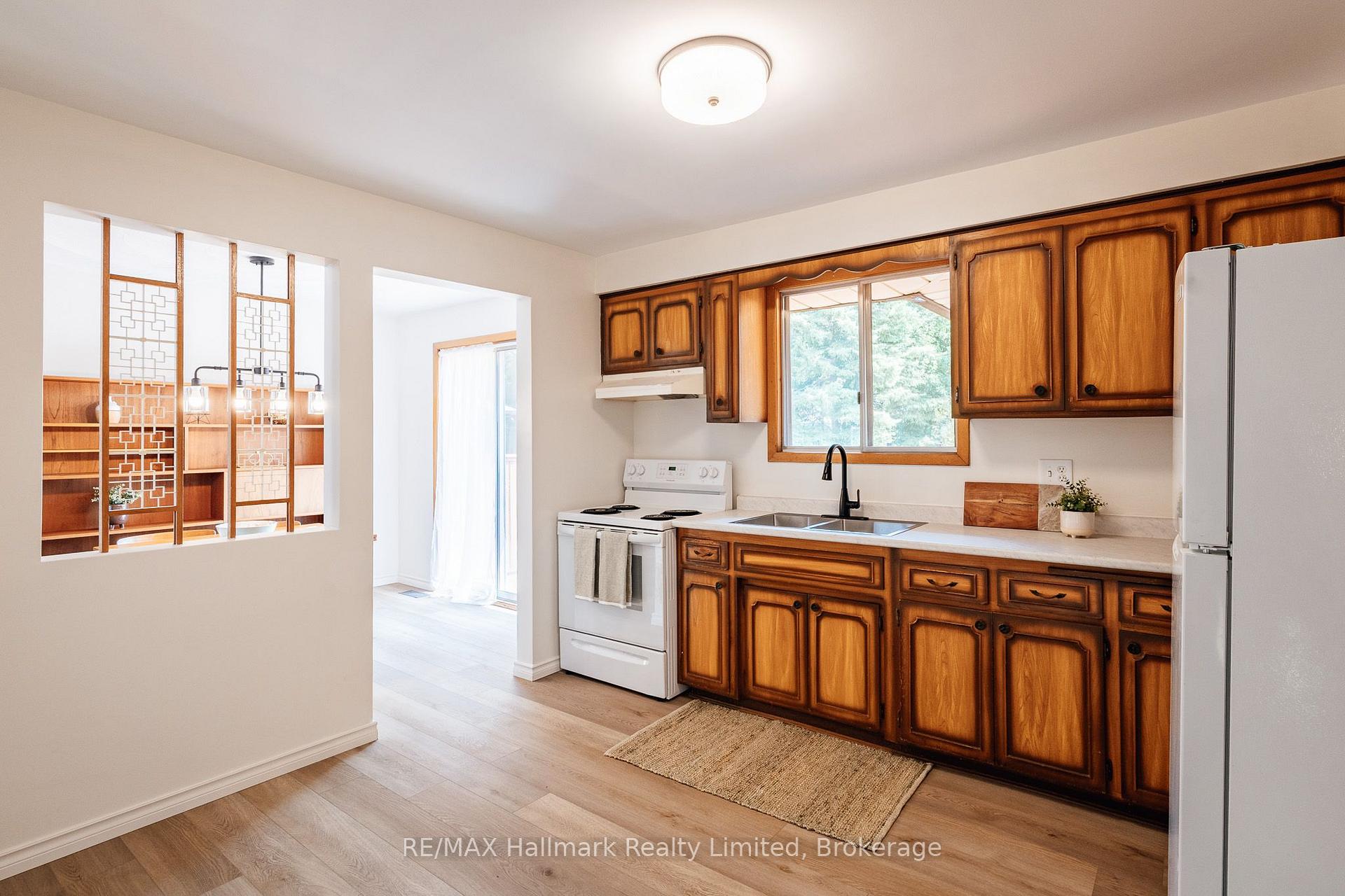 Photo 9 of 117 Old Country Drive, Kitchener, Country Hills — HOMEH