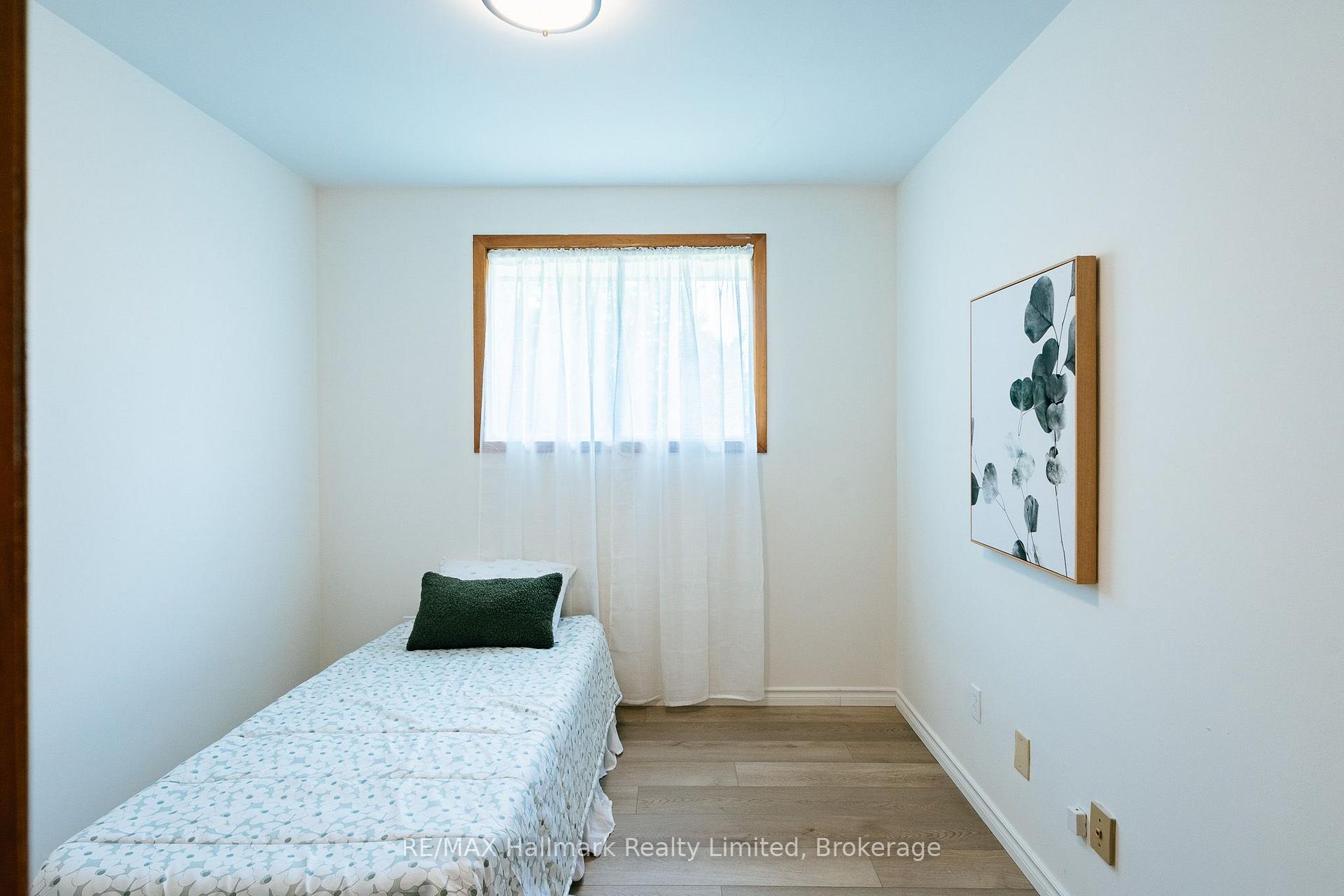 Photo 13 of 117 Old Country Drive, Kitchener, Country Hills — HOMEH