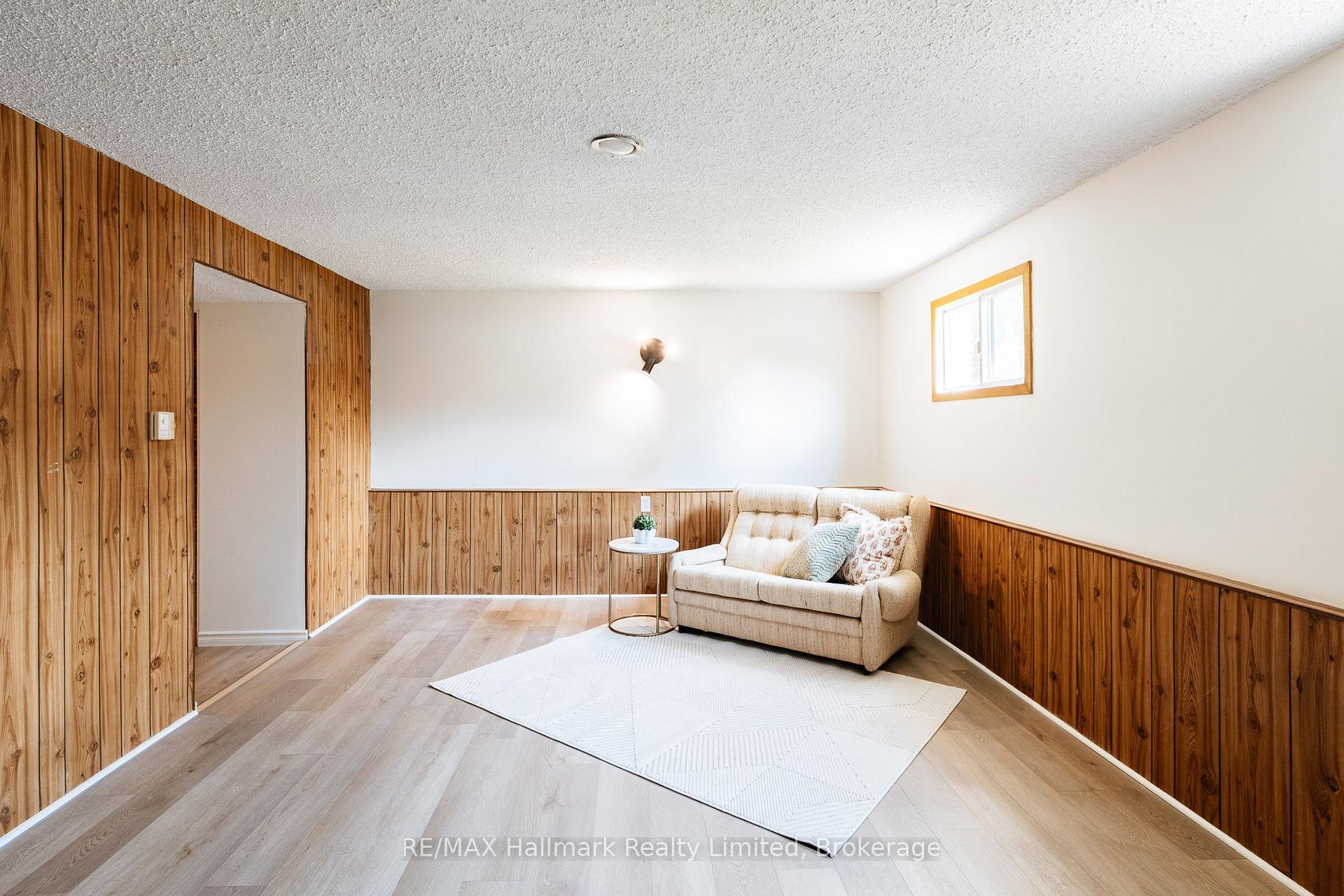 Photo 17 of 117 Old Country Drive, Kitchener, Country Hills — HOMEH