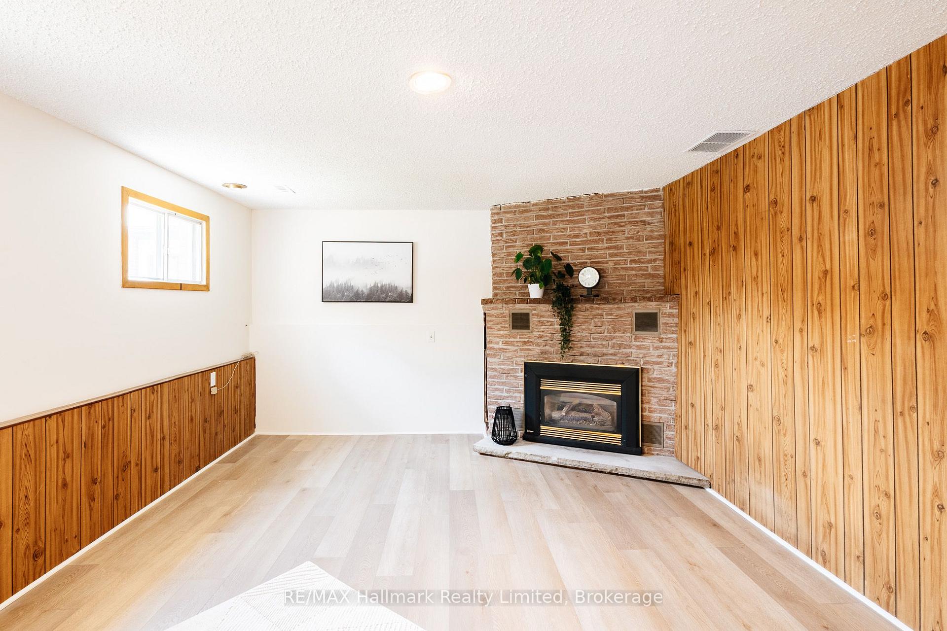Photo 18 of 117 Old Country Drive, Kitchener, Country Hills — HOMEH