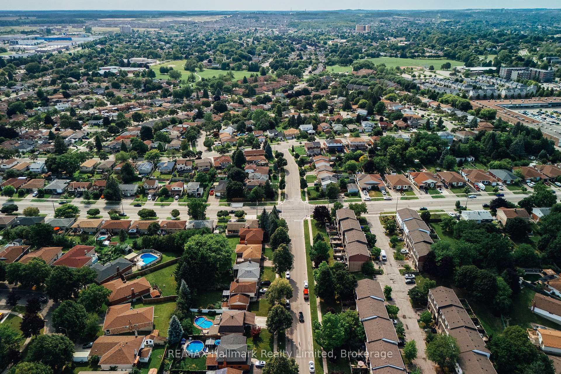 Photo 33 of 117 Old Country Drive, Kitchener, Country Hills — HOMEH