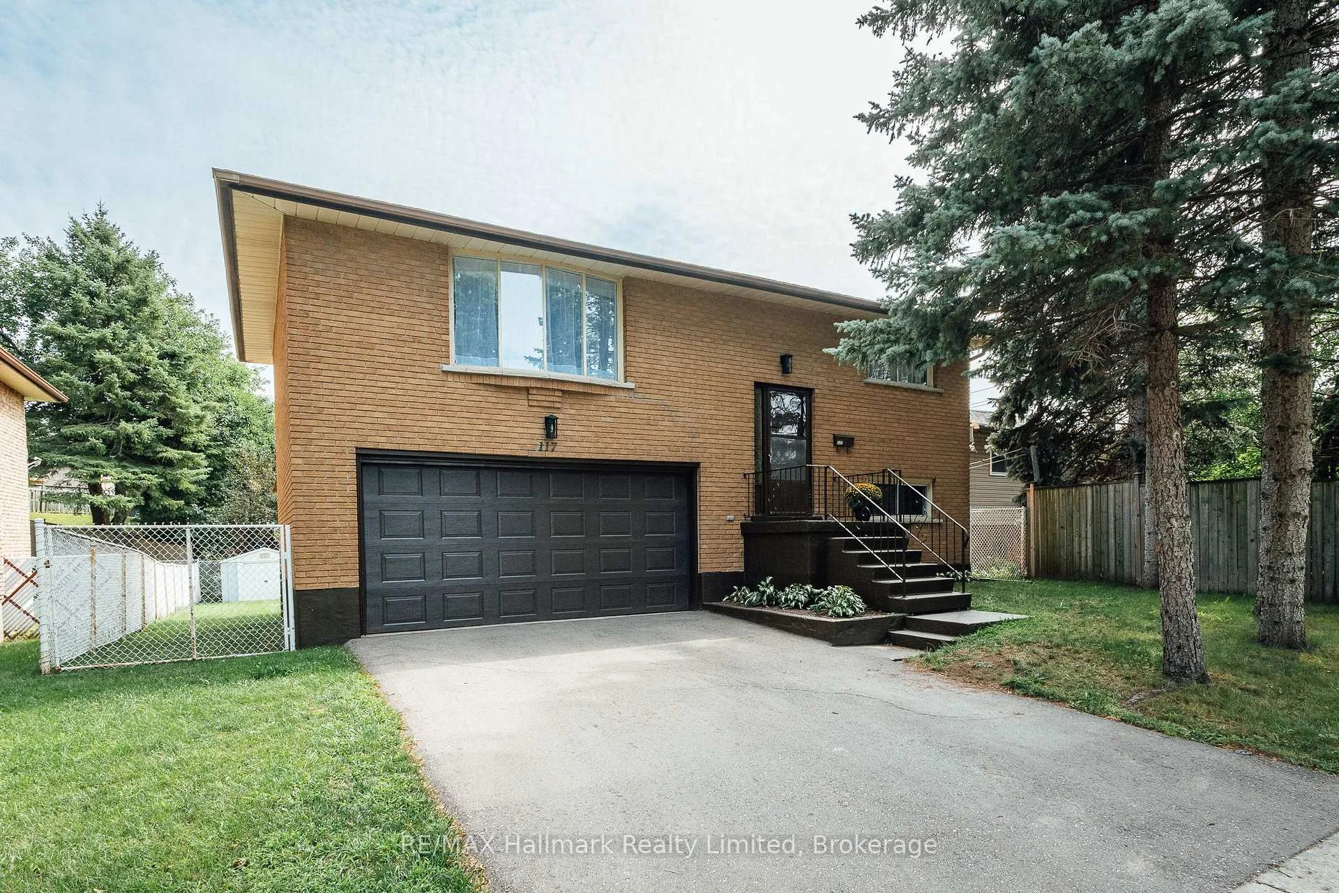 Photo 2 of 117 Old Country Drive, Kitchener, Country Hills — HOMEH