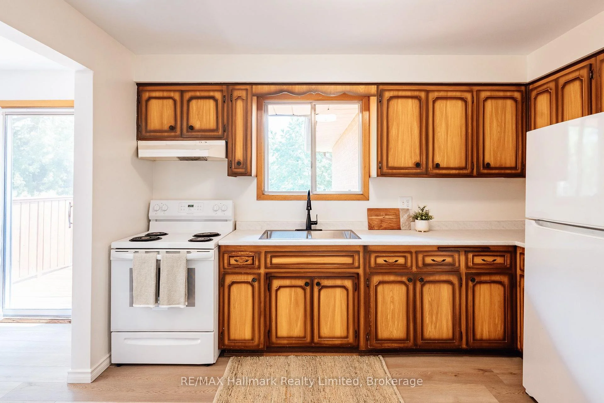 Photo 8 of 117 Old Country Drive, Kitchener, Country Hills — HOMEH