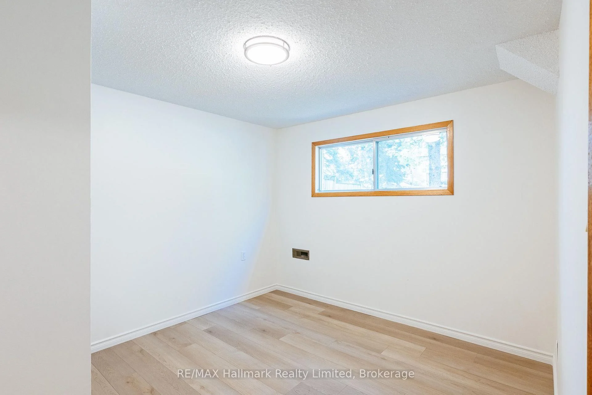 Photo 19 of 117 Old Country Drive, Kitchener, Country Hills — HOMEH