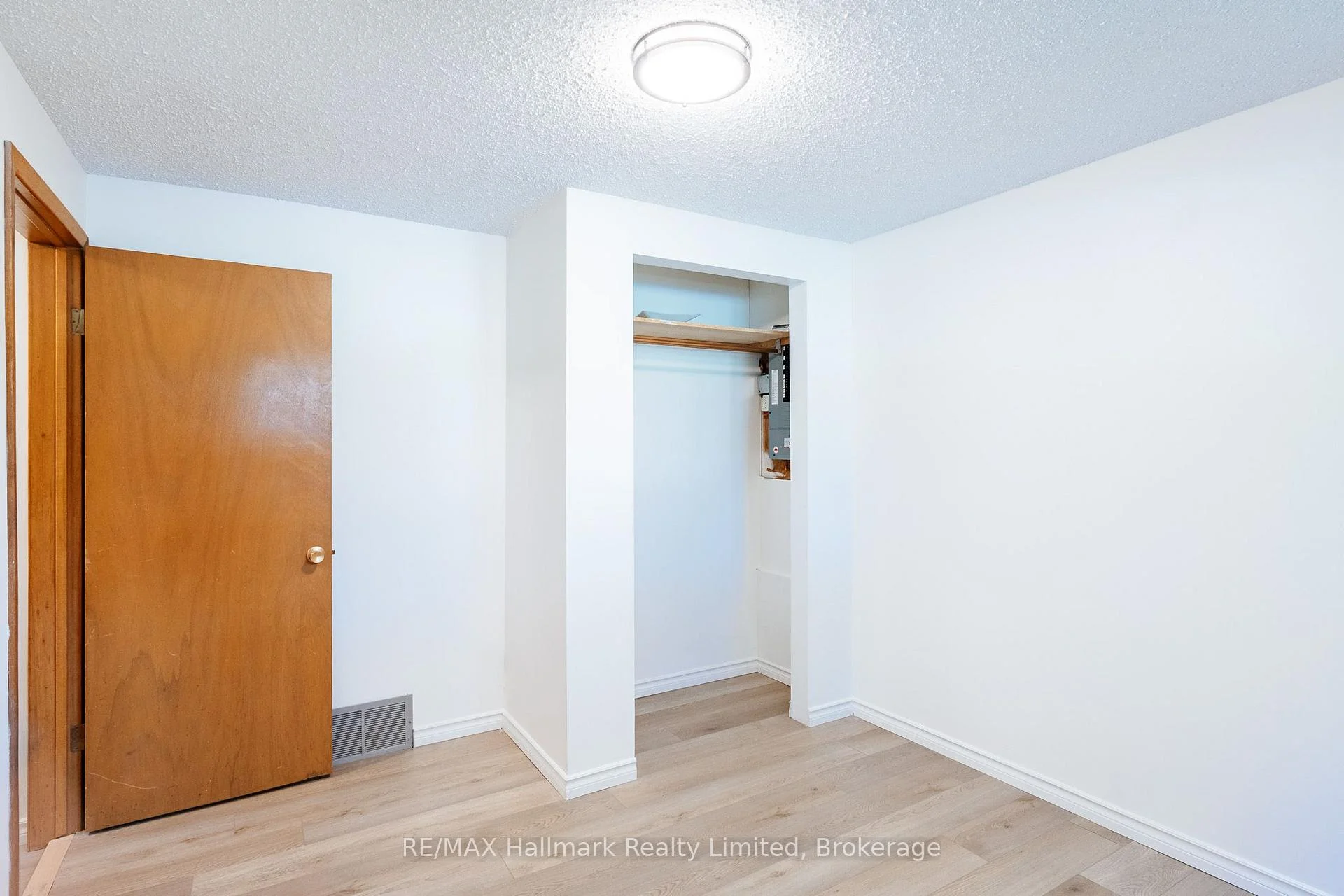 Photo 45 of 117 Old Country Drive, Kitchener, Country Hills — HOMEH