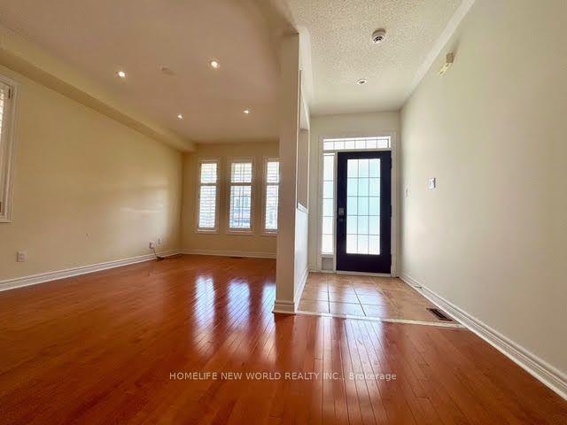 Photo 2 of 30 Chippingwood Manor, Aurora, Bayview Wellington — HOMEH
