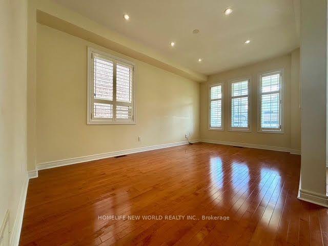 Photo 3 of 30 Chippingwood Manor, Aurora, Bayview Wellington — HOMEH